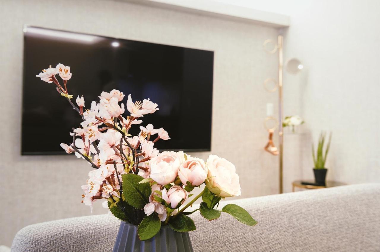 Cherry Blooming Tokyo- All Suite Boutique Hotel 东京伊樱里-中央区全套房艺术酒店 Exterior foto